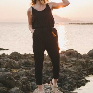 [M]Passenger WMN Eva Black Jumpsuit Orange Accents Belt